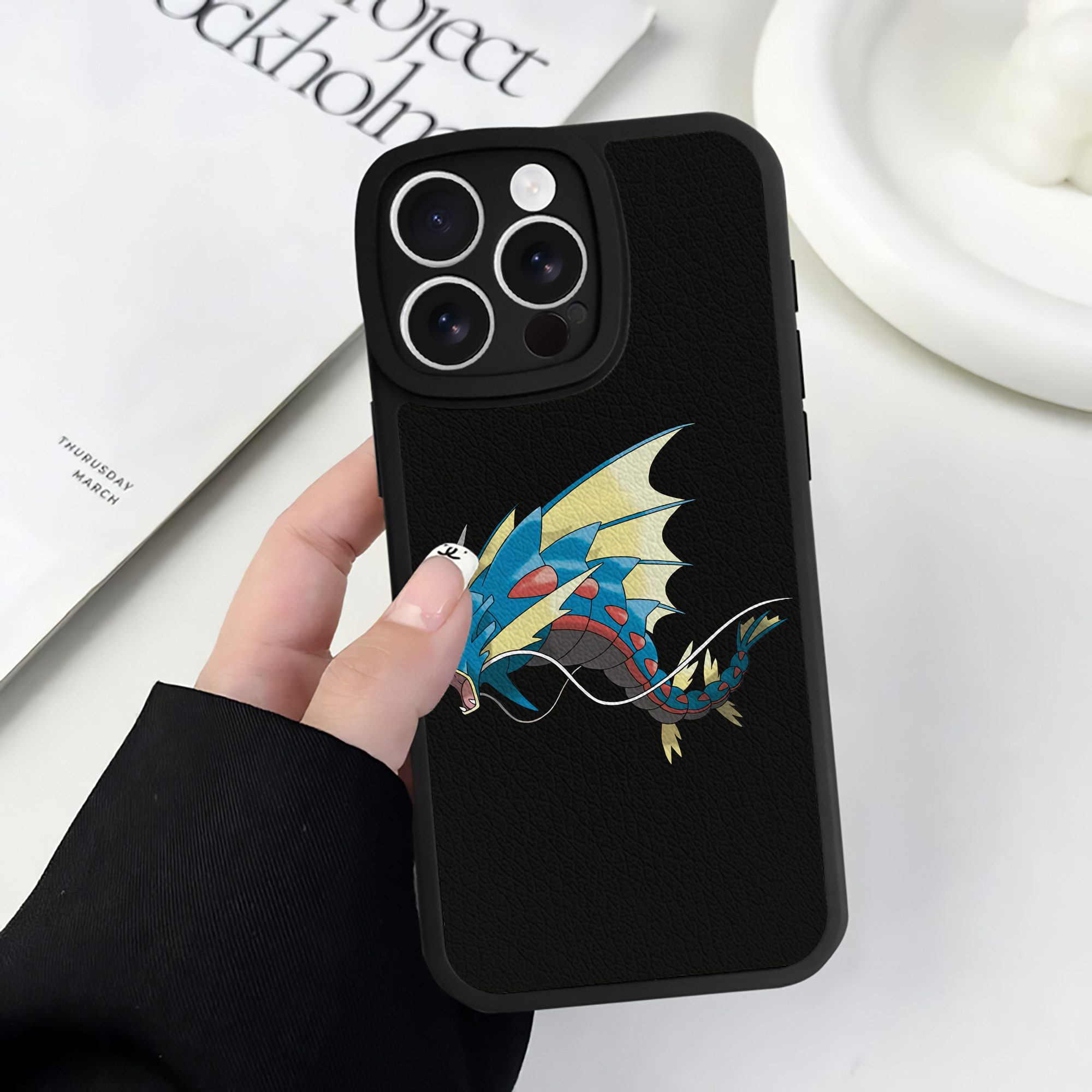 （画像用） ポケットモンスター Pokémon 【iPhone 16シリーズ対応】シリコンスマホケース（レザー調） 材質：シリコン